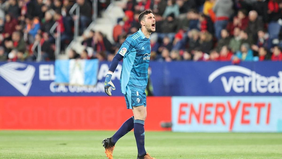 Sergio Herrera, durante un partido de Osasuna en El Sadar.