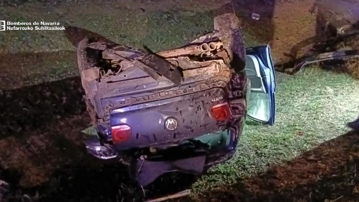 Vehículo accidentado en Tiebas.