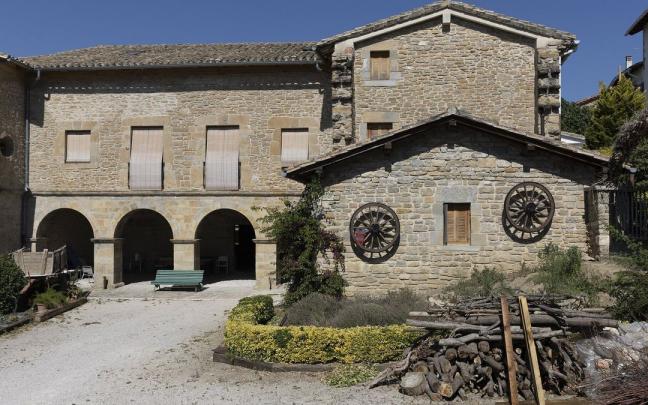 El palacio de Ezpeleta. En 1512, fue el cuartel general del rey Juan de Labrit, cuando Castilla invadió Navarra. El palacio de Ezpeleta. En 1512, fue el cuartel general del rey Juan de Labrit, cuando Castilla invadió Navarra.