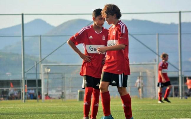 Dos jugadores del Danok Bat.