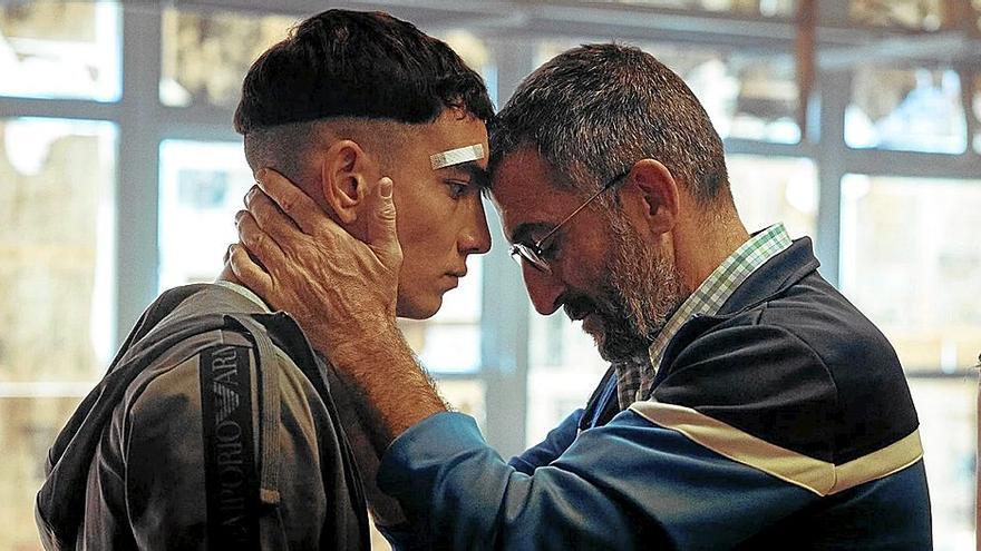 Jorge López y Luis Zahera, en una escena de la segunda temporada. | FOTO: PRIME VIDEO