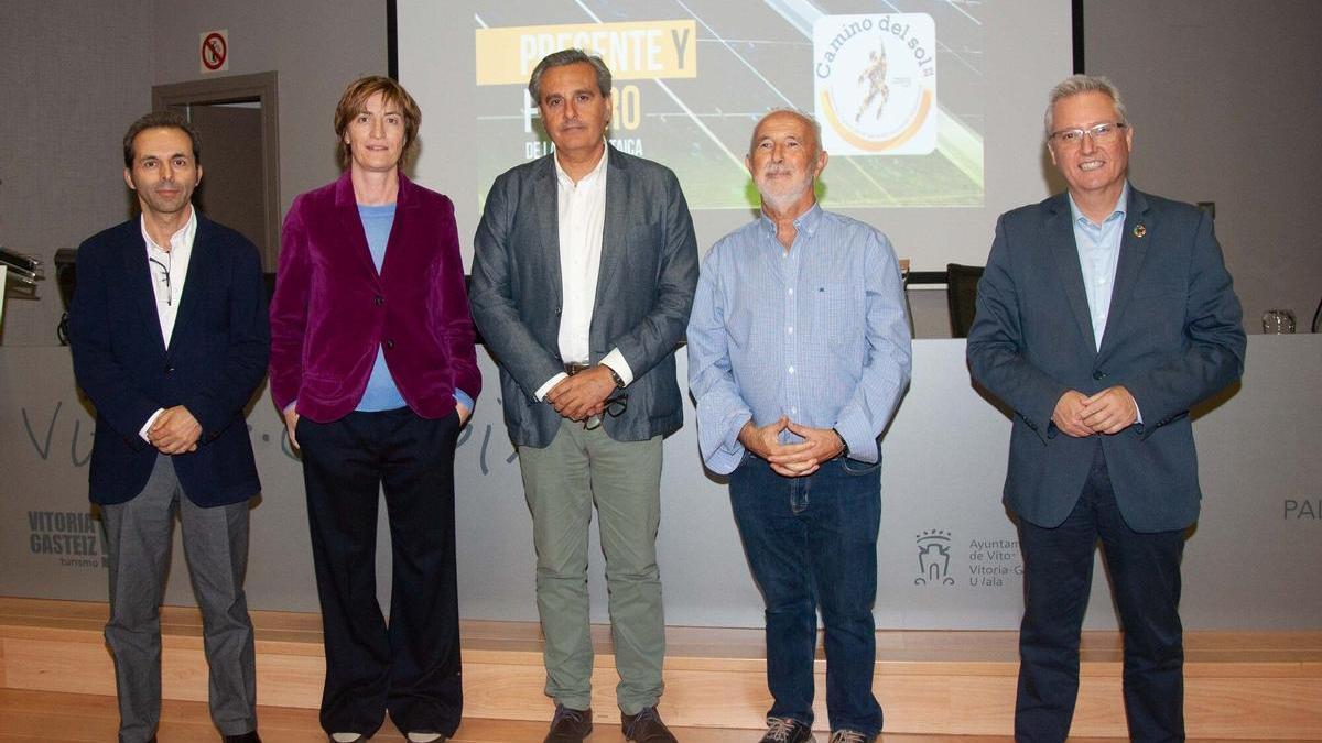 Rafael Barrera, director general de Anpier; Natalia Díaz de Arcaya, responsable de Generación Distribuida y Gestión de la Demanda del EVE; Miguel Ángel Martínez-Aroca, presidente de Anpier; Julián Lana, delegado d