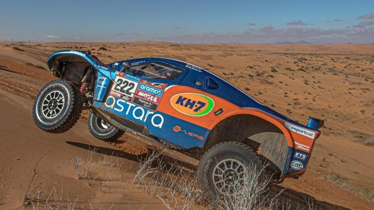 El coche de Laia Sanz y Maurizio Gerini en el Dakar.