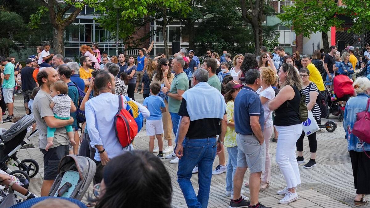 Vecinos del barrio de Arana el pasado mes de junio