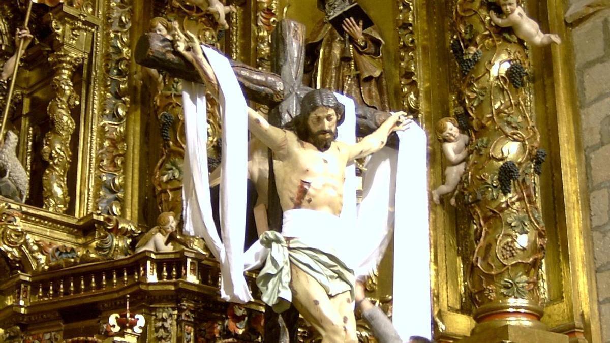 Imagen del Cristo de La Guardia antes de la procesión del Descendimiento de la Gran Cruz