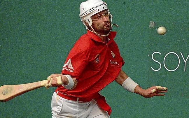 Rubén Ayarra, que juega mañana en Gijón, durante la final del Campeonato de España en el Labrit. | FOTO: FNPV