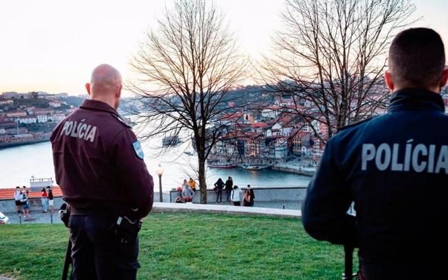 Las autoridades lusas han detenido a tres personas relacionadas con el crimen. Las autoridades lusas han detenido a tres personas relacionadas con el crimen.