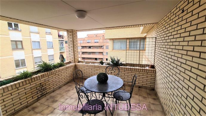 Piso con garaje, aire acondicionado y trastero en Tudela.