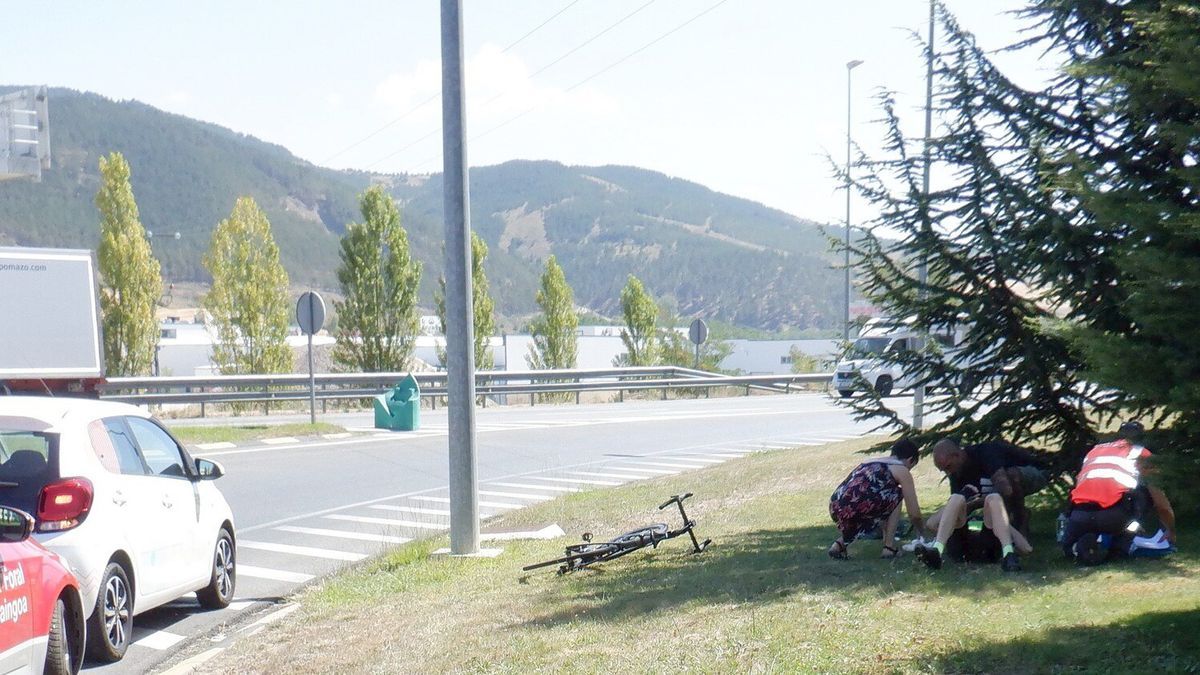 Accidente en el que sufrió heridas un ciclista la semana pasada en la Ronda de Pamplona.