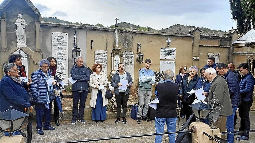 Homenaje que se celebró en el cementerio de Estella-Lizarra ante el panteón de Fortunato Aguirre.