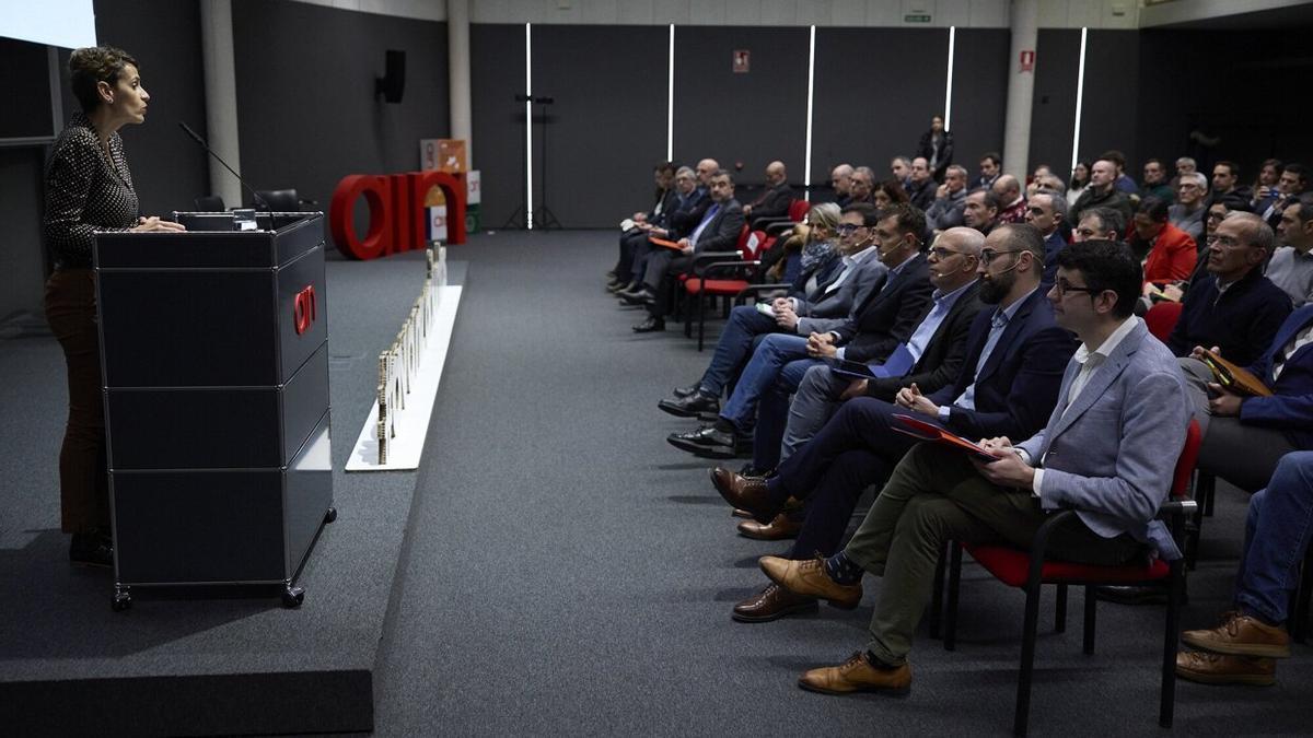 María Chivite se dirige a los asistentes a la jornada en AIN.