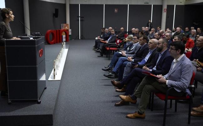 María Chivite se dirige a los asistentes a la jornada en AIN. María Chivite se dirige a los asistentes a la jornada en AIN.