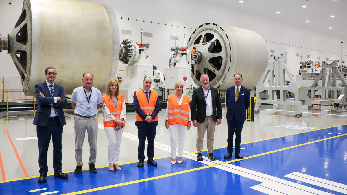 El acuerdo de colaboración se firmó ayer en la sede de Airbus en Getafe.