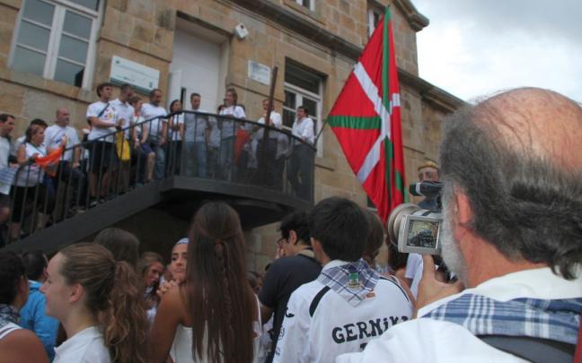 Txupinazoaren irudia. Aurtengoan Asier Villalibre eta Iparragirre Rock Elkartea izango dira pregoilari. Txupinazoaren irudia. Aurtengoan Asier Villalibre eta Iparragirre Rock Elkartea izango dira pregoilari.