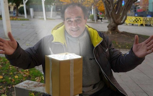 Francisco Javier Mas, de Huelva, pasa las fiestas en Sevilla con su hermana, con la que se reencontró el año pasado después de vivir “veinticinco años tirado en la calle”.