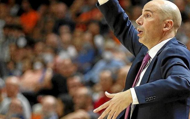 Joan Peñarroya, durante el partido ante el Valencia Basket. | FOTO: EFE