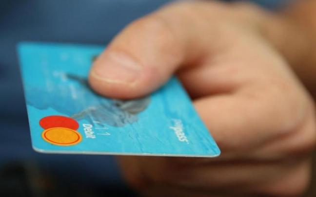 Las tarjetas 'revolving' tienen intereses y comisiones muy elevadas. Las tarjetas 'revolving' tienen intereses y comisiones muy elevadas.