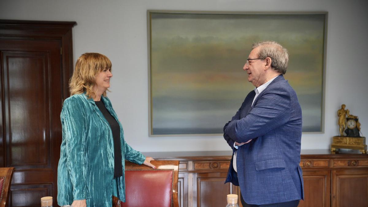 La consejera de relaciones Ciudadanas, Ana Ollo, y el secretario de Estado de Memoria Democrática, Fernando Martínez.