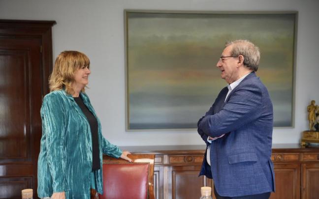 La consejera de relaciones Ciudadanas, Ana Ollo, y el secretario de Estado de Memoria Democr&aacute;tica, Fernando Mart&iacute;nez.