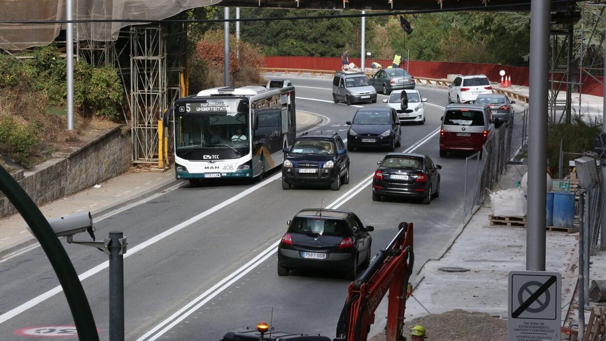 Vehículos separados por los nuevos carriles