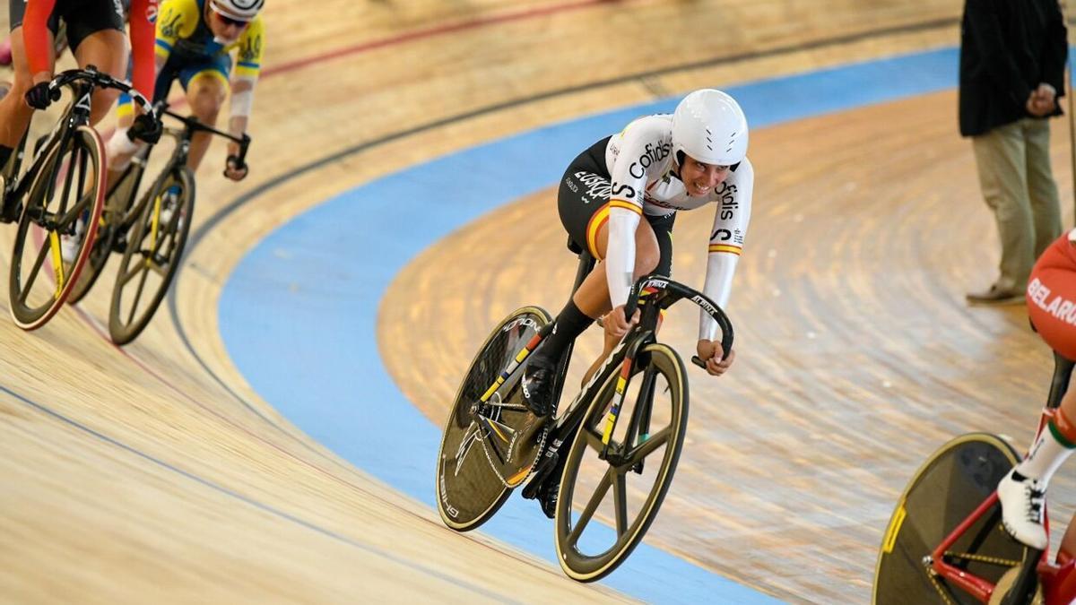 Tania Calvo, durante una prueba en el velódromo