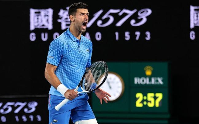 Djokovic celebra uno de sus puntos ante Couacaud. Djokovic celebra uno de sus puntos ante Couacaud.
