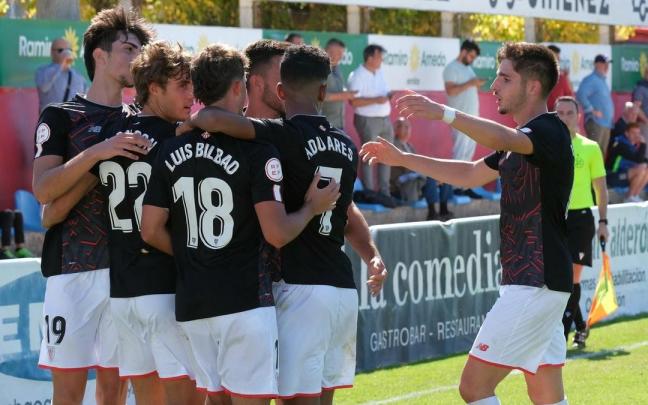 Los cachorros celebran uno de sus dos goles que les dieron el triunfo en Calahorra. Los cachorros celebran uno de sus dos goles que les dieron el triunfo en Calahorra.