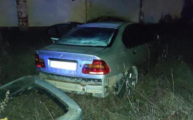Coche accidentado, Coche accidentado,