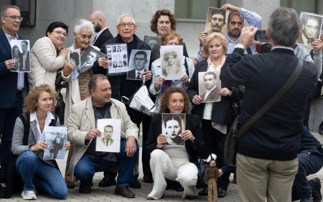 Familiares de v&iacute;ctimas del franquismo recuerdan a los suyos durante el acto