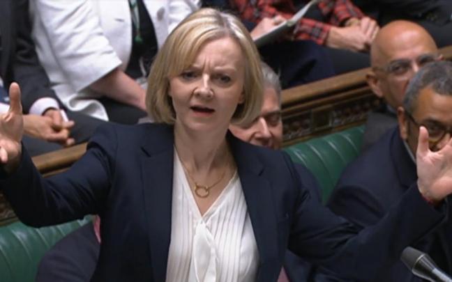 Liz Truss en su comparecencia semanal ante la Cámara de los Comunes. Liz Truss en su comparecencia semanal ante la Cámara de los Comunes.