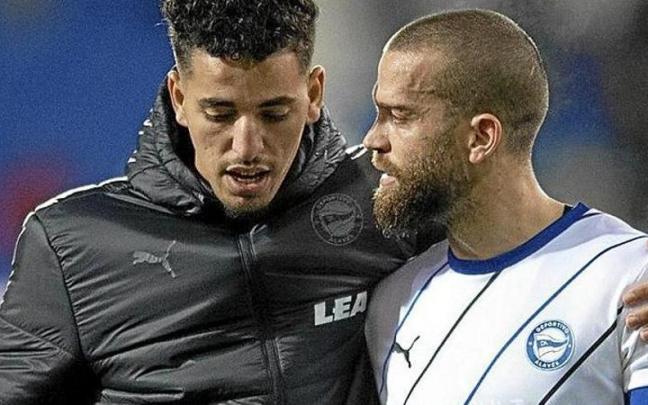 De maestro a pupilo, &lsquo;Lagu&rsquo; charla con Abqar al t&eacute;rmino de un partido.