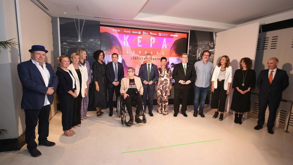 Cálido recibimiento a Kepa Junkera en la proyección de Berpiztu