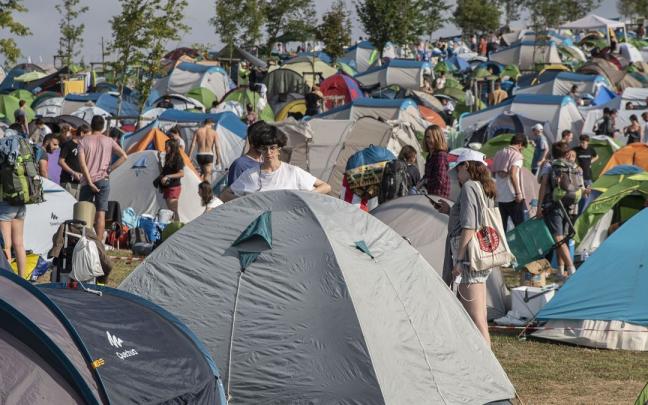 Serán miles los jóvenes que dormirán en el entorno de BBK Live como ha ocurrido en ediciones anteriores Serán miles los jóvenes que dormirán en el entorno de BBK Live como ha ocurrido en ediciones anteriores
