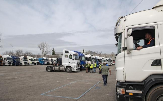 Los transportistas pararán a partir de la medianoche del domingo al lunes. Los transportistas pararán a partir de la medianoche del domingo al lunes.