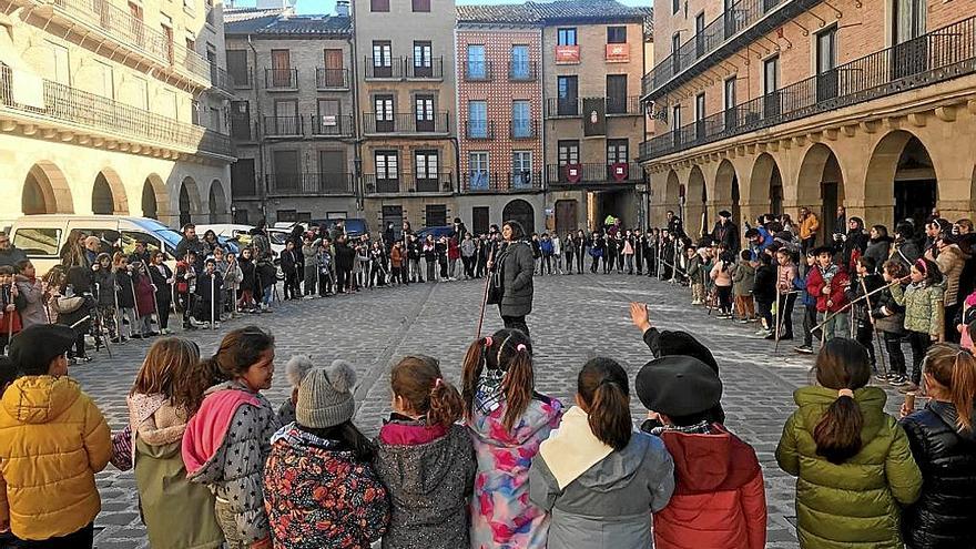 Gares sale a la calle por Santa Águeda.