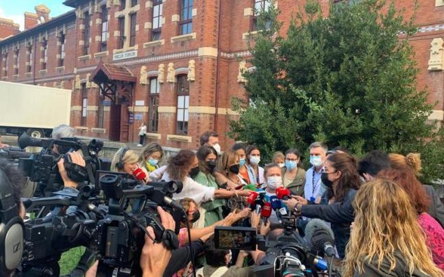La consejera de Salud, Gotzone Sagardui, comparece ante los medios en el hospital de Basurto donde ha sido secuestrado el bebé La consejera de Salud, Gotzone Sagardui, comparece ante los medios en el hospital de Basurto donde ha sido secuestrado el bebé