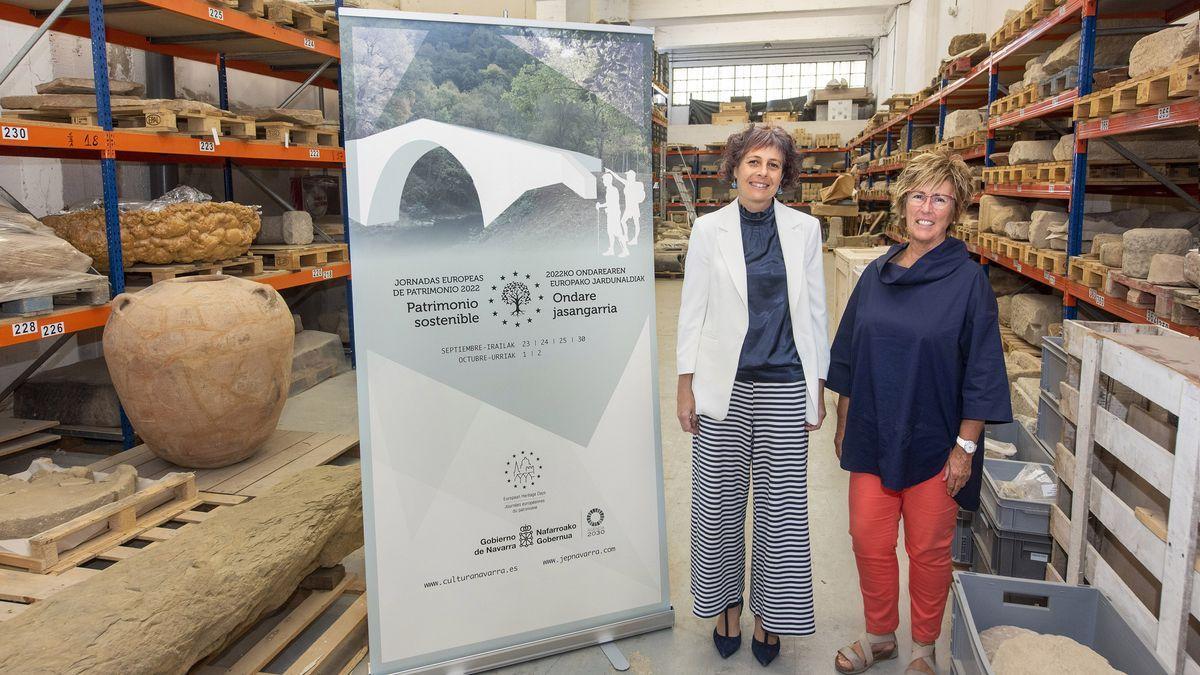 Rebeca Esnaola, consejera de Cultura y Deporte del Gobierno foral, junto a Susana Herreros, directora del Servicio de Patrimonio Histórico del Gobierno foral