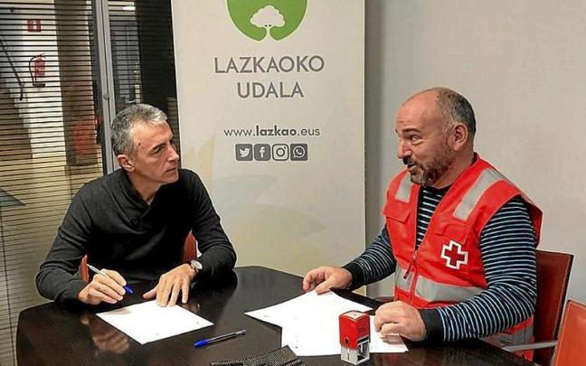 Kepa Zubiarrain y Koldo Muñoa en la firma del convenio. | FOTO: N.G. Kepa Zubiarrain y Koldo Muñoa en la firma del convenio. | FOTO: N.G.