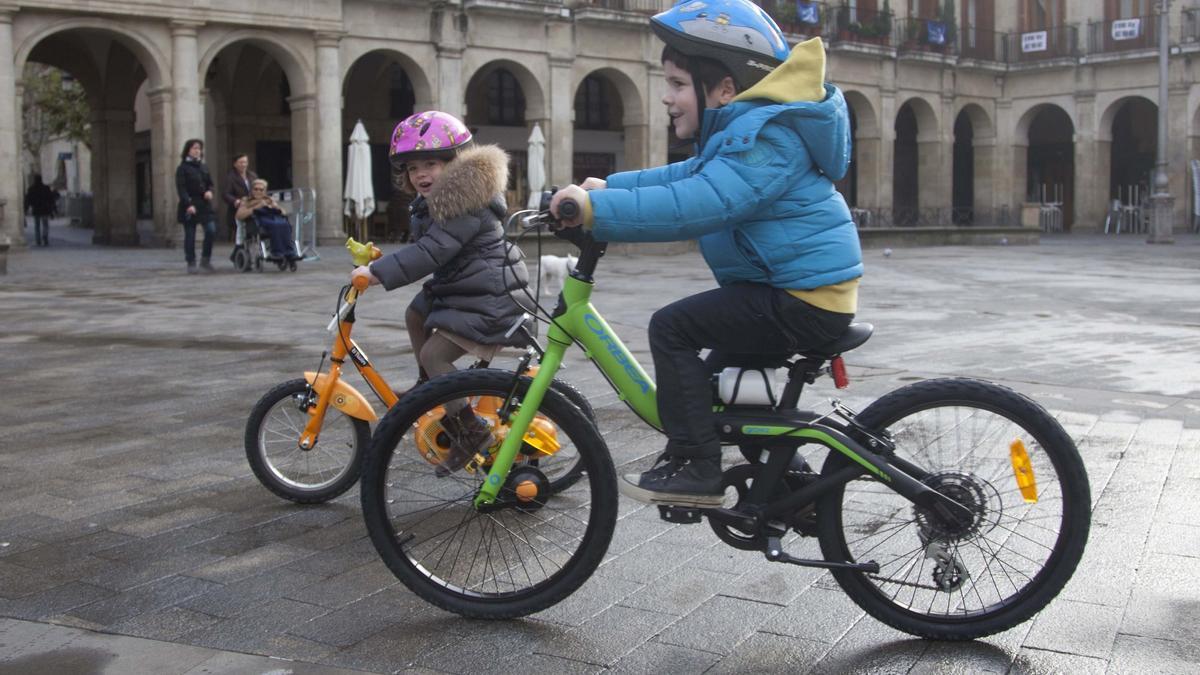 La previsión para el día de Navidad no apunta a impedir que los txikis estrenen en la calle sus regalos