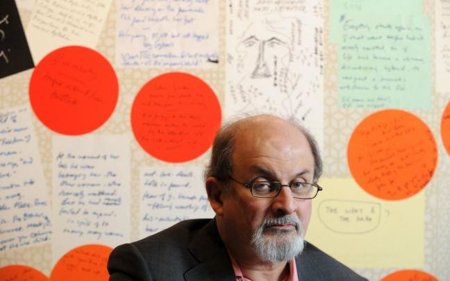 El escritor Salman Rushdie.