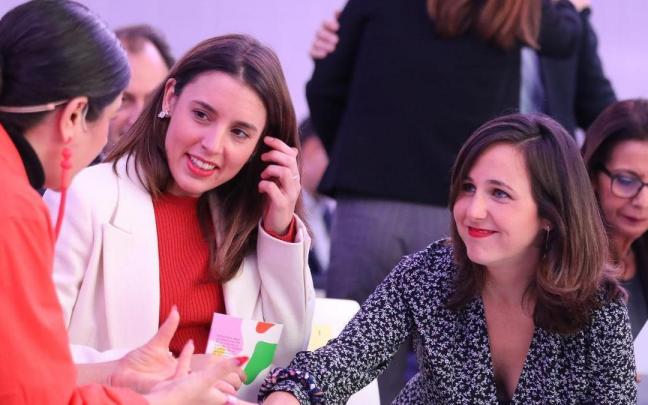 La ministra de Igualdad, Irene Montero, unto a la de derechos Sociales, Ione Belarra.