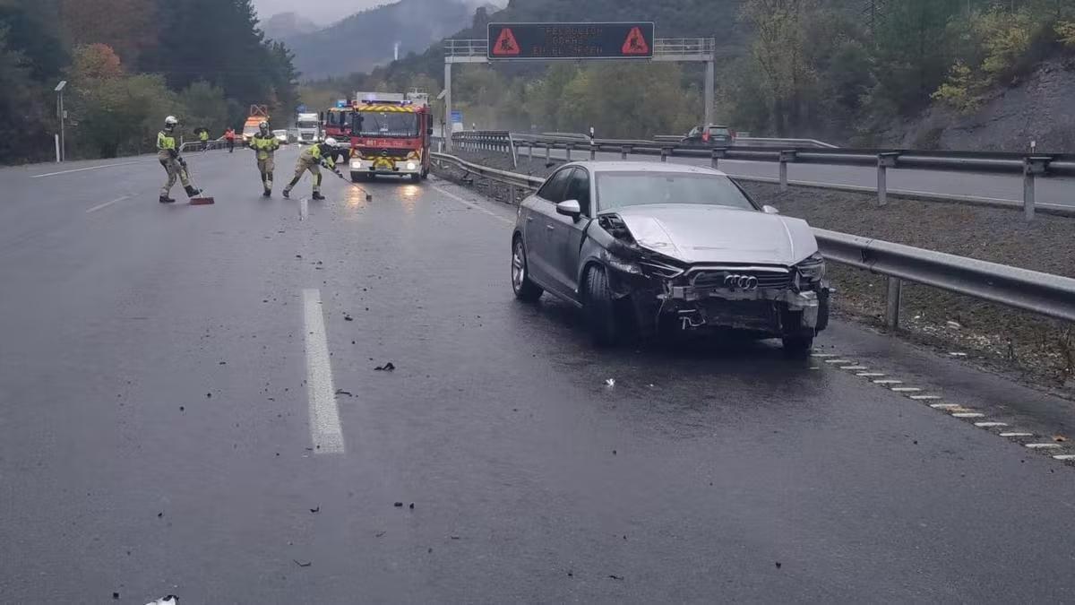 El coche accidentado en la AP-68