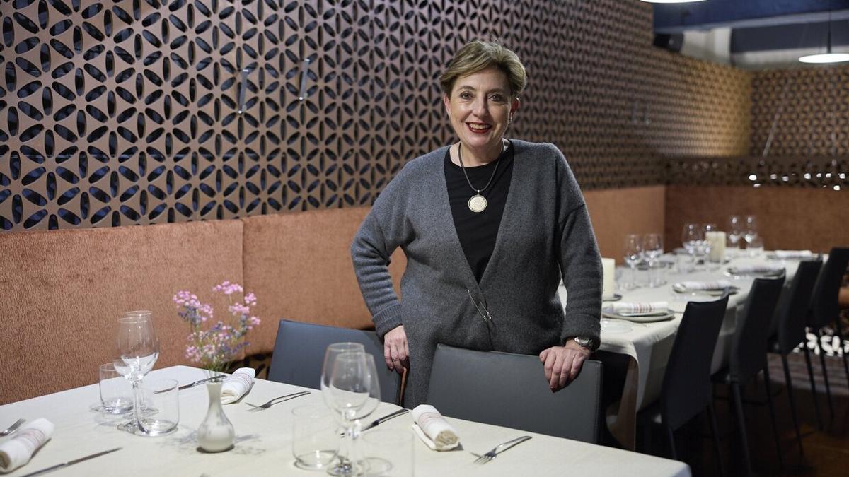 Elena Aróstegui posa soriente en su restaurante.