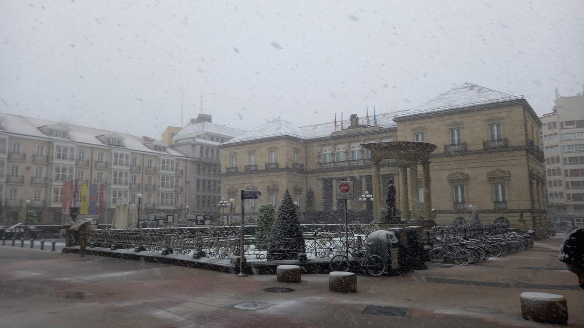 La nieve vuelve a caer con fuerza a mediodía