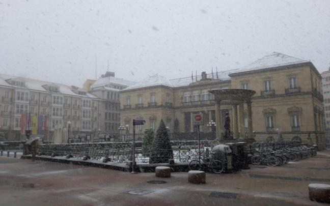 La nieve vuelve a caer con fuerza a mediodía