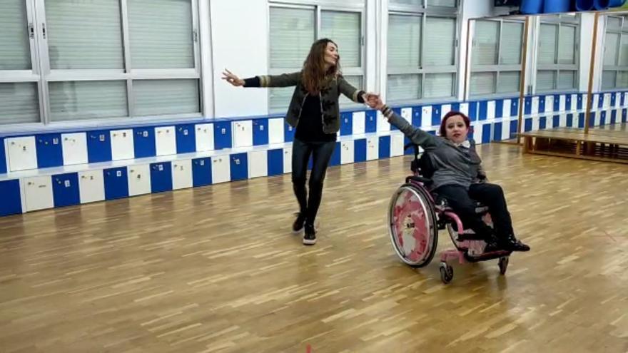 Idoia y Esther bailan en estilo combi