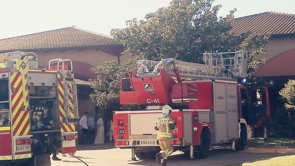 Bomberos en el restaurante