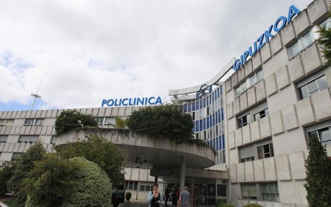 13/07/2015El nuevo jugador de la Real Bruma ha realizado los tests medicos en la policlinica de gipuzkoa (no le he podido pillar)
, tenia mas temas y no ha llegado. Donostia. IKER AZURMENDI 13/07/2015El nuevo jugador de la Real Bruma ha realizado los tests medicos en la policlinica de gipuzkoa (no le he podido pillar)
, tenia mas temas y no ha llegado. Donostia. IKER AZURMENDI