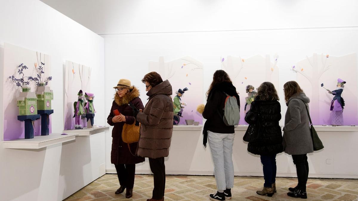 La muestra ha sido visitada por cientos de personas.