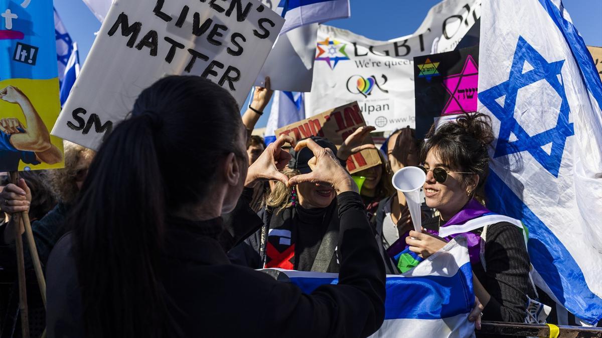Varios colectivos se manifiestan contra las políticas del nuevo Gobierno de Israel.